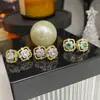 Pendientes de Botón Cuadrados Versa Estilo Lujo Ligero Bloques de Color Nicho Chapados en Oro Diamante Stud Pendientes Estilo Diseñador Chapados en Oro Microincrustación Circonita Pendientes Elegantes para Mujer