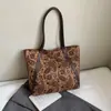 Bolso de Hombro de Moda Bolso Tote Grande para Mujer Bolso de Mano Casual Retro Bolso Cubo Versátil Comercio Exterior Transfronterizo