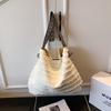 Bolso Tote de Gran Capacidad, Moderno y Único Estilo Étnico, Nuevo 2025, Bolso de Tela Versátil de Nicho, Bolso de Hombro Texturizado para Mujer