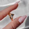 Moda Transfronteriza Anillo Geométrico Simple Europeo y Americano con Diamantes, Regalo Personalizado, Anillo Abierto Ajustable, Estilo de Lujo Ligero