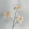 Nueva Flor de Lirio Dorado de 3 Cabezas Impresa en 3D Lirio Silvestre Decoración para Salón de Bodas Flor Artificial Exportación Directa Fabricante de Flores Artificiales Venta al por Mayor