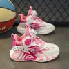 Tênis esportivos infantis para primavera e verão para meninas e meninos, tênis de corrida com botão, sapatos casuais respiráveis de malha para crianças mais velhas, tênis de basquete