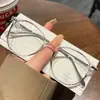 Gafas Anti-Luz Azul Xiaohongshu para Mujeres Miopes Se Pueden Equiparar con Monturas Pequeñas de Color Marrón Frío que Resaltan el Rostro Sin Maquillaje, Artefacto Versátil