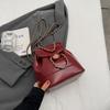 Bolso pequeño retro popular de este año 2023 nueva mochila para mujer estilo occidental cadena combinable mochila pequeña de viaje