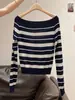 Top de punto a rayas color block, adelgazante, de un solo hombro y manga larga para mujer, nueva capa base estilo coreano de otoño, top para mujer A14190