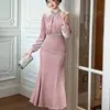 Vestido de Veludo para Mulheres, Novo Estilo Outono e Inverno, Manga Longa, Ajuste na Cintura, Estilo Francês Retrô, Luxo Leve, Sensação de Alta Qualidade, Vestido Mini Rosa Cauda de Peixe