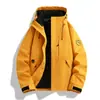 Nueva chaqueta exterior de primavera, otoño e invierno para parejas, chaqueta de montañismo tres en uno a prueba de viento e impermeable para hombres y mujeres