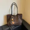 Nova bolsa tote estampada de leopardo da moda 2026, de grande capacidade, adequada para o trajeto diário, bolsa de ombro e pode ser carregada sob o braço; uma bolsa feminina elegante e da moda