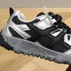 2026 Zapatos infantiles al por mayor en stock, zapatillas deportivas para hombre y niño para exteriores, nuevos zapatos de senderismo para niños estilo coreano 6693