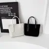 Bolso de Cubo Casual para Llevar en la Mano para Mujer 2025 Otoño Nuevo Estilo Coreano Bolso de Hombro de Moda Bolso Peludo para Llevar en la Mano o en la Axila