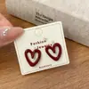 Pendientes de Plata Retro con Diseño Hueco de Corazón para Mujer, Adecuados para Año Nuevo, con un Sencillo Diseño Rojo y Exquisito Estilo de Hong Kong para Otoño e Invierno