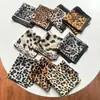 Pañuelo de seda con estampado de leopardo clásico, versátil para el verano, hecho de seda sintética, pañuelo cuadrado multipropósito para decoración de bolso, diadema y pañuelo para la cabeza