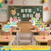 Decoración de Escena para la Temporada de Regreso a Clases 2026 para Preescolar y Arreglo de Ambiente de Salón de Clases, Señales y Decoraciones de Mesa para Escuelas Primarias y Secundarias, Creando un Sentido de Atmósfera Ceremonial