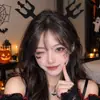 Diadema creativa y peculiar de Halloween con cuernos negros, perfecta para cosplay festivo, sesiones de fotos y actuaciones.