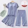 Pijama para mujer con almohadilla en el pecho otoño y verano fino simple cuello en V color liso manga corta pantalones cortos pantalones cropped ropa de casa traje de tres piezas