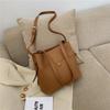 Bolso de mujer sencillo y popular en Internet 2022, bolso cruzado coreano combinable con todo, bolso de cubo de moda sencillo para mujer