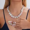 Joias transfronteiriças, conjunto de colar e brincos vintage de luxo leve, conjunto de duas peças com pérolas, conjunto de joias de design luxuoso e único para atacado