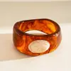 Pulseiras Europeias e Americanas de Resina para Renderização Transfronteiriça, Pulseiras de Luxo Leve de Alta Qualidade, Novo Design de Moda de Nicho, Acessórios de Mão Versáteis