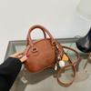 Bolsa de Mão Yizi com Texto Feminina 2024 Outono Nova Moda Coreana Bolsa Transversal Almofada Bolsa de Ombro Versátil