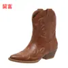 Outono/Inverno 2026 Novidades em Estoque Tamanho Grande Botas Femininas Bordadas de Cano Baixo WISH Botas de Couro Europeias e Americanas Amazon