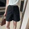 Shorts Casuais Minimalistas Brancos de Cintura Alta Emagrecedores Soltos de Perna Reta para Mulheres