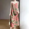 Estilo Verão 2025 Novo Estilo Transfronteiriço Vestido de Alça Jacquard Sexy com Decote em V Feminino Slim Longo Verão