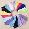 Venta al por mayor de fábrica de una variedad de calcetines de mujer, calcetines náuticos de color caramelo de color sólido, calcetines de verano, comercio exterior, calcetines de algodón Yiwu, calcetines