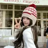 Gorro de lana para mujer de otoño e invierno con pompón, adelgazante, cálido, protector de orejas, gorro de punto, moderno sombrero Lei Feng