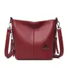 Bolsa transversal de ombro único nova de grande capacidade couro macio bolsa de ombro único feminina moderna bolsa para mãe de meia-idade bolsa balde