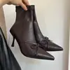 Botas Martin de Couro com Bico Fino e Salto Alto para Outono e Inverno, Estilo Maduro e Estável, Combinadas com Calças de Barra Larga