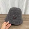 Sombrero de Pescador Simple de Punto Japonés para Mujer Otoño Invierno Pequeño Logo Sombrero de Cubo Estilo Coreano Marca de Moda Caliente Adelgazante para la Cara Sombrero de Cubo