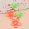 Pendientes Estilo Vacaciones Pendientes de Flor de Acrílico Color Fresco Pequeño Contraste Irregular Hueco Pétalo Pendientes Joyería para Orejas para Mujeres