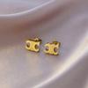 Aretes de acero de titanio de trébol de cuatro hojas con sentido de diseño avanzado, lujo ligero para mujer, diseño nicho, aretes que no se desvanecen, nuevo estilo 2024
