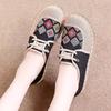 Novo Estilo Sapatos de Pano Velho Pequim Bordados Sapatos Femininos Antiderrapante Solado Macio Sapatos para Mãe de Meia-Idade e Idosos Estilo Étnico Retrô Sapatos Baixos