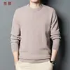 Novo suéter masculino de gola redonda, manga longa, grosso, para outono e inverno, estiloso e quente, camisa base de tricô lisa para homens