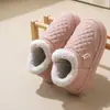 Sapatos de algodão PU, impermeáveis e antiderrapantes, modelo novo 2025, adequados para casais, para uso externo e doméstico, com forro de pelúcia para aquecimento, chinelos de algodão com calcanhar fechado para homens e mulheres, outono