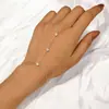 Colar de Trevo de Quatro Folhas com Zircônia Novo Estilo Europeu e Americano para Mulheres, Colar de Flor de Pérola e Concha Atacado, Pulseira de Borboleta com Contas Douradas Atacado