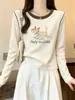 Estilo nuevo 2026, algodón puro, cuello redondo, camiseta de manga larga color block para mujer, moderna y juvenil, perfecta como capa base para otoño
