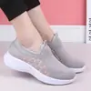 Zapatos de Malla sin Cordones Bordados para Mujer Talla Grande 2024, Zapatos Cómodos para Mamá, Venta al por Mayor de Fábrica, Transpirables de Verano