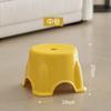 Banquinho Pequeno de Plástico Espessado para Uso Doméstico, Banquinho Pequeno para Sala de Estar, Banquinho Quadrado Empilhável, Banquinho para Mesa de Centro, Banquinho Infantil Baixo Antiderrapante para Banheiro
