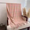 Bufanda Chal de Imitación Cachemir a Cuadros de Lujo Ligero para Hombres y Mujeres en Otoño e Invierno, Versátil Cálido y de Moda, Bufanda de Borlas para Parejas para el Viaje Diario