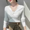 Camisa base de tricô de manga longa estilo francês para mulheres, novo modelo outono e inverno 2026, design estiloso e jovial, moda de nicho
