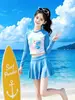Traje de baño de dos piezas para niña con falda corta, nuevo estilo de verano, conjunto de traje de baño infantil de manga larga con protección solar y estampado de dibujos animados