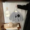 Camisas de Primavera Estilo Coreano para Meninas, Novas Roupas para Bebês, Camisas Xadrez Retro e de Cor Sólida, Jaquetas Casuais Versáteis, Looks de Primavera