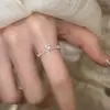 Anillo de encaje fino con corona de círculo y un solo diamante con patrón calado, adecuado para uso diario, decoración de dedo suave y delicada.