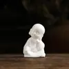Figura Creativa de Cerámica de Pequeño Monje Decoración para Mesa de Té de Oficina Escritorio de Estudio/Figura de Pequeño Monje de Porcelana Blanca Estilo Zen Hecha a Mano