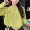 Cardigan de Punto Versátil Estilo Coreano Otoño e Invierno Nuevo Decoración Dulce de Corazón de Fresa Cuello Redondo Estilo Suave Suéter Reductor de Edad para Mujer