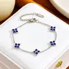 Pulseira de aço titânio com trevo de quatro folhas e strass para mulheres, best-seller transfronteiriço europeu e americano, joia requintada de luxo leve, pulseira versátil estilo europeu e americano