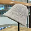 Sombrero de cubo beige elegante de estilo francés para otoño e invierno para mujer, color liso artístico, simple y versátil, sombrero cloché cálido