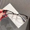Nuevos lentes para hombre estilo retro, modernos y elegantes, diseñados para hombres conocedores de la tecnología, con lentes transparentes, bloqueo de luz azul y un refinado diseño de media montura